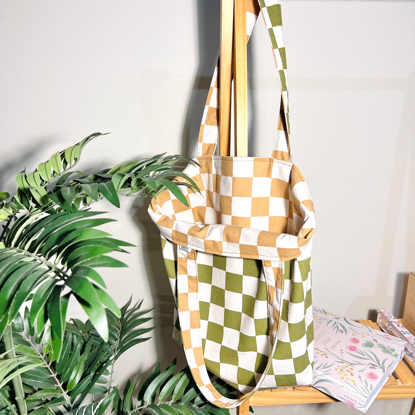 Reversible Tote Check